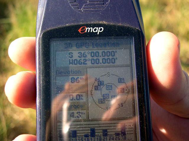 El GPS indicando la intersección de meridiano y paralelo