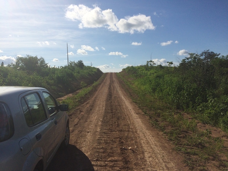 Estrada de terra que dá acesso à confluência - dirt road that accesses the confluence