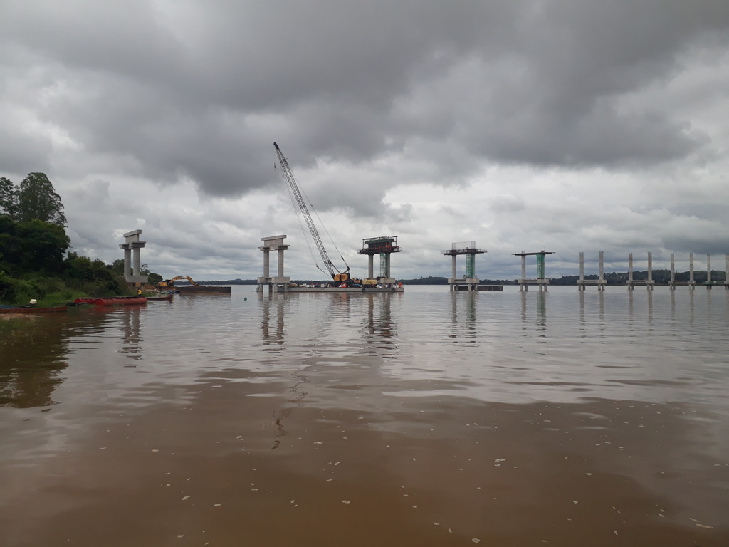 Início da construção da ponte sobre o rio Araguaia - beginning of works of bridge over Araguaia River