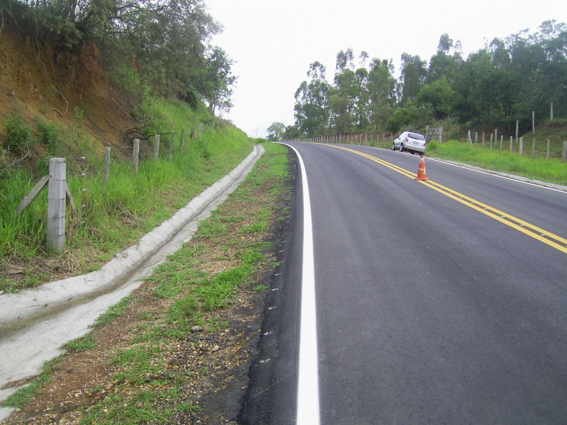 A estrada passa a 21 metros do ponto exato - the road passes 21 meters close to the exact point