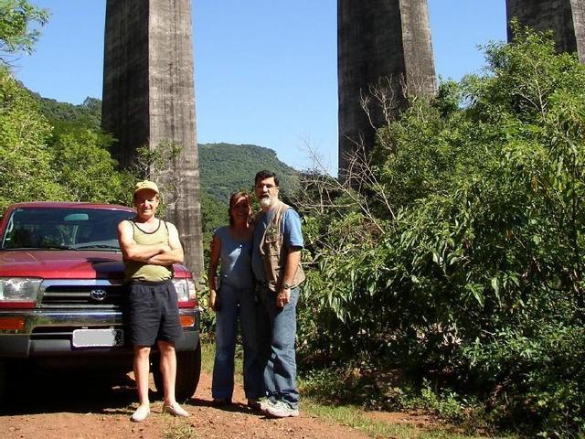 Our friend Grando and we at the bottom of the viaduct.