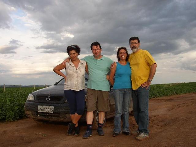 The hunters (Rozani, Roberto, Eurídice and J. Carlos).
