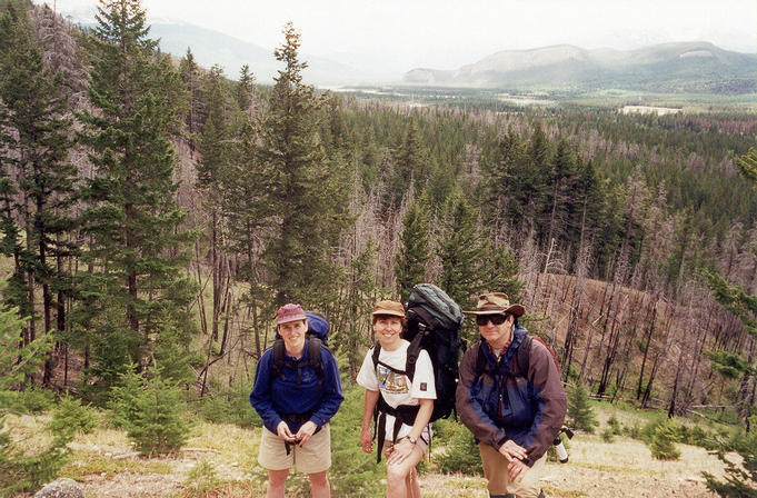 Pam, Kelly and David 2.9 km from the CP, above the Athabasca Valley