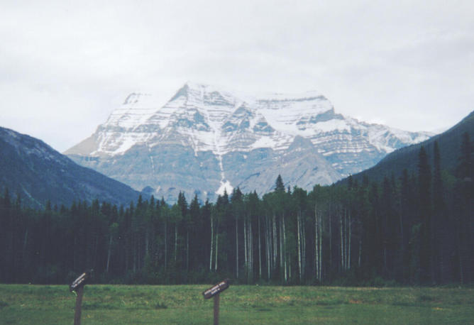 Mount Robson (3954 mt) is 16 km NW of the confluence
