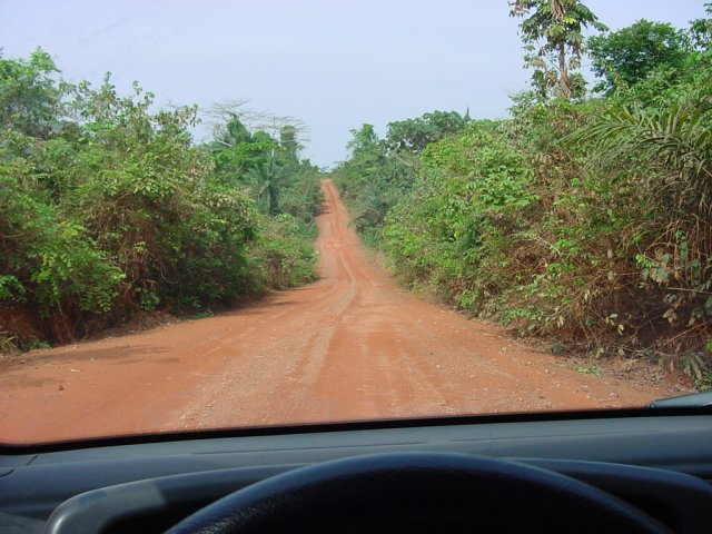 The dirt road leading from the pavement to Boudepé