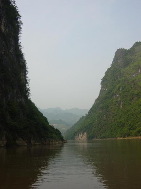 Travelling north from Anlou to Wu'ai, along the Hongshui ("red water") River