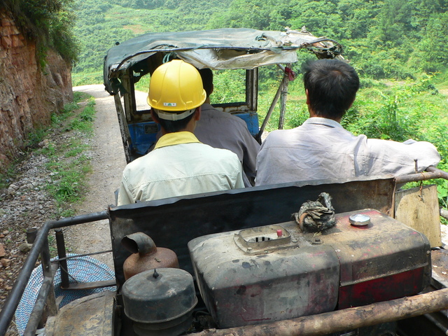 We scrounged a lift back to Xīnqiáo on the back of a tractor truck.
