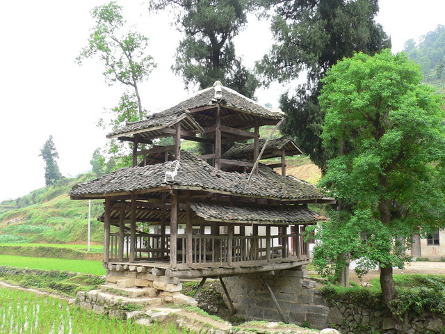 Traditional old bridge in village between Kuānpíng and Zhāngjiāzhài.