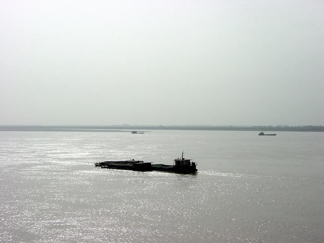 General view of the area lookong toward the south bank of the Yangtze and the confluence.