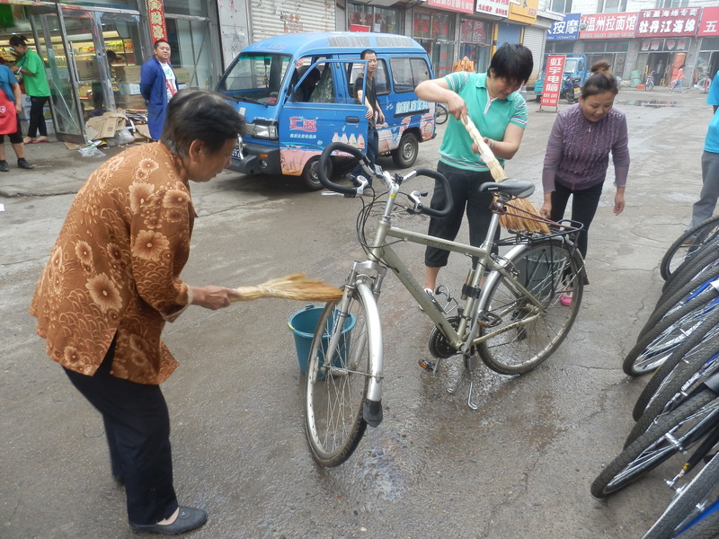 Women cleaning my bicycle