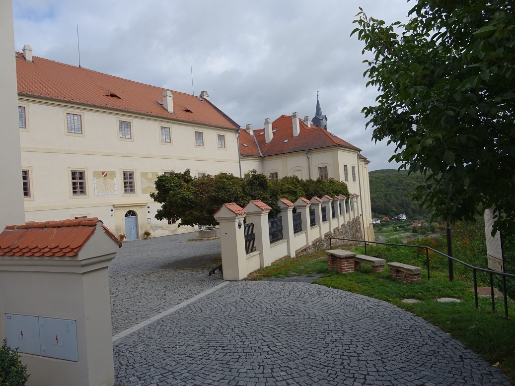 Nizbor Castle (South entrance)