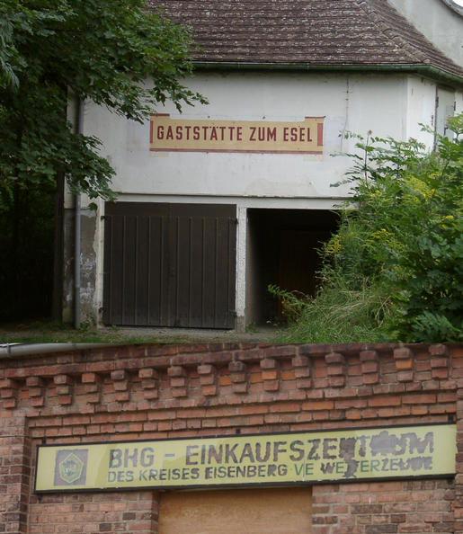 Wetterzeube with inn and shopping center