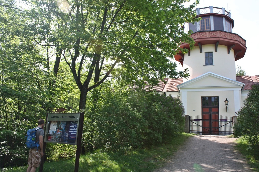 In front of the observatory / Перед обсерваторией