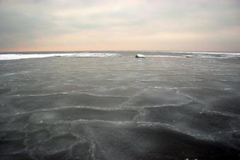 #1: View towards 58-22 confluence, thin ice and banks.