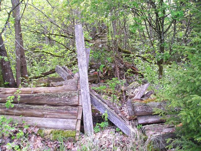 Abandoned Farmhouse near the confluence (ca 180 m)