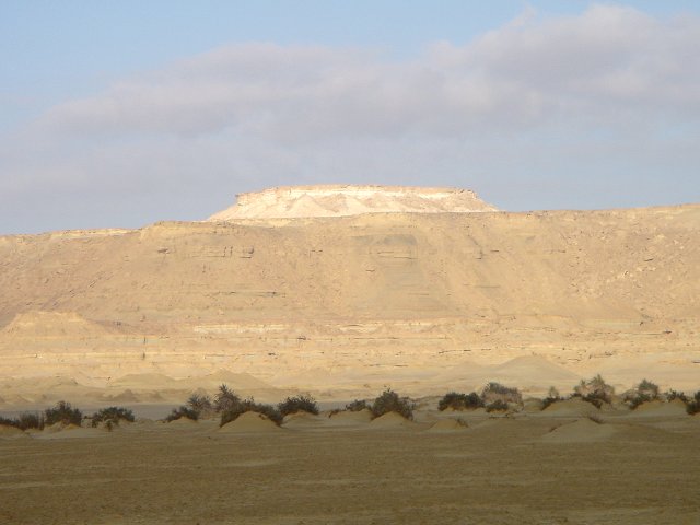 The magnificent Qattāra scarp from 30N 27E