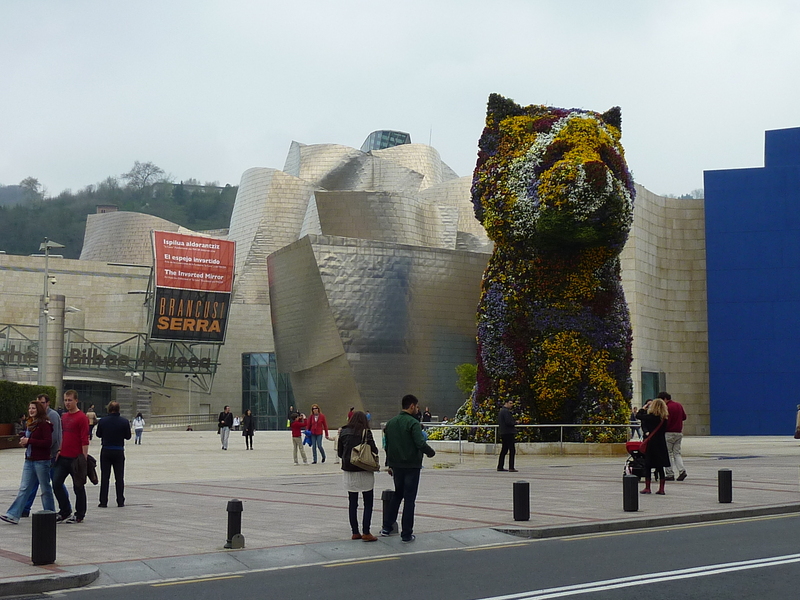 The flower dog in front of Guggenheim Museum
