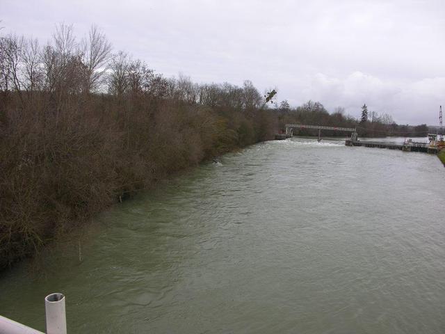 The nearby Marne river / Die Marne