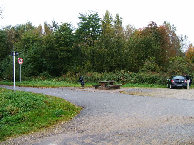 A roadside rest area 30 m south from the confluence point