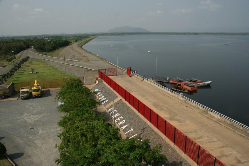 The Kpong dam (right bank)