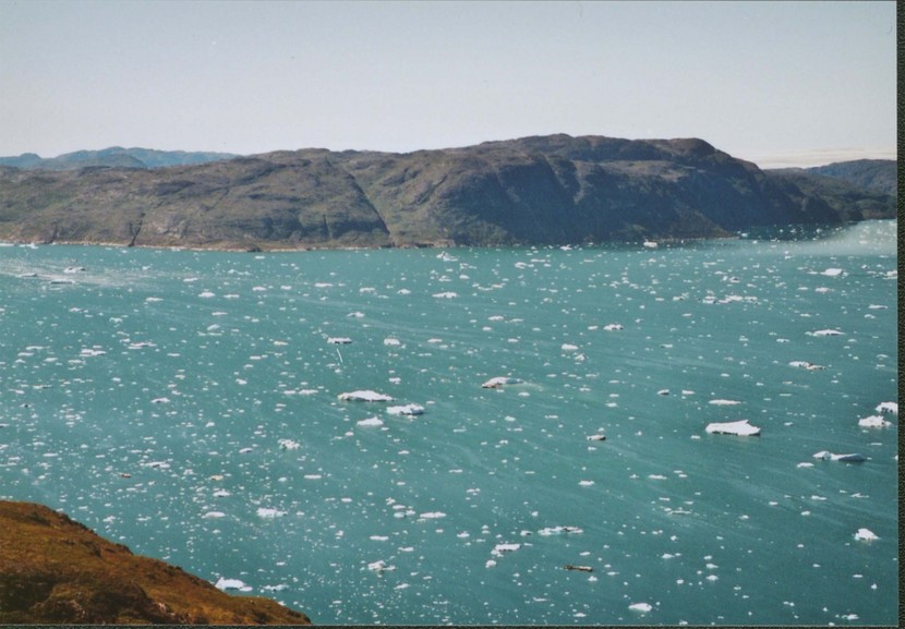 view W to the capes Kapisilik and Ammasivik (opposite side of the Bredefjord) along the entry to the fjord Kangeluarsuk, the inland ice on the right in the background