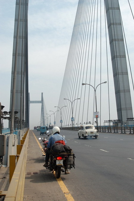 Back across the Hughli bridge to Kolkata