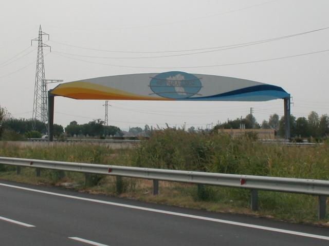 The sign above the highway / Das Schild über der Autobahn