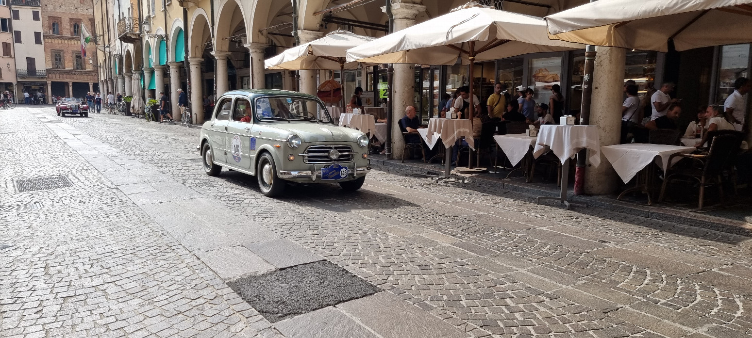 vintage cars parade through Mantua