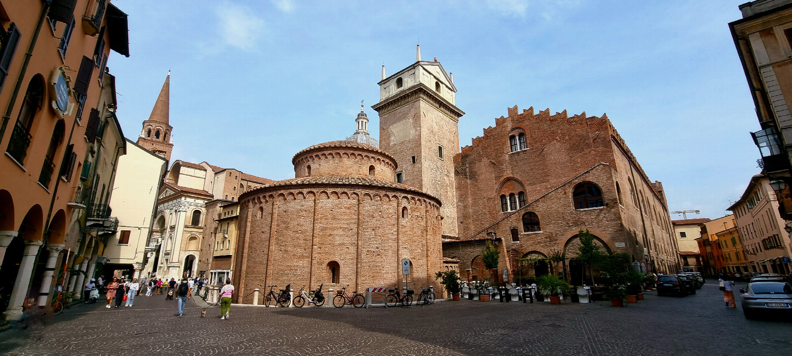 historic town of Mantua (ital. Mantova)