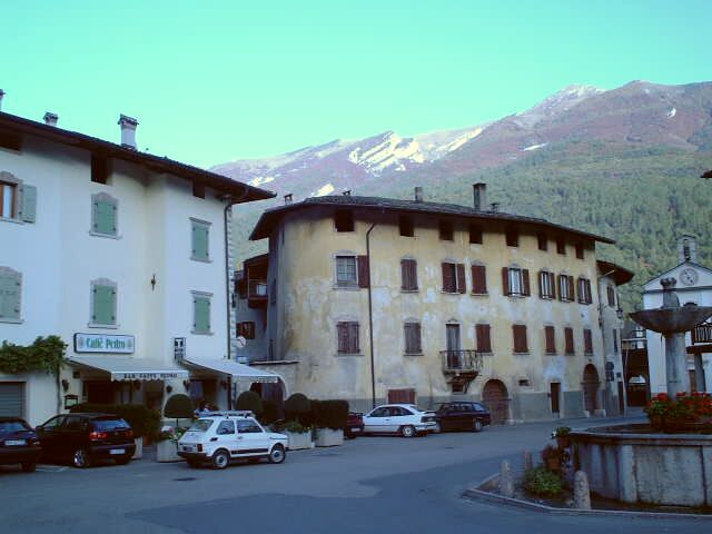 The Piazza Italia, with the confluence mountain behind