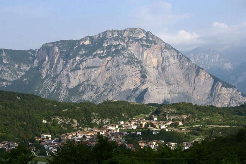 Village Cavedine and the mountain