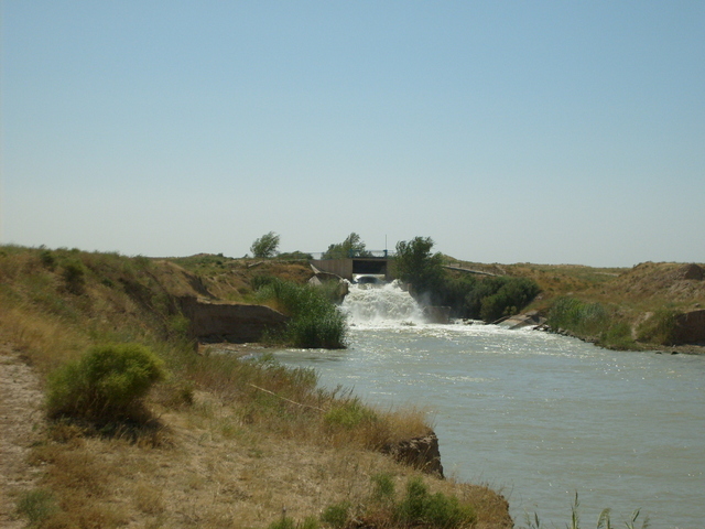 The lock at the Arys Türkestan Canal