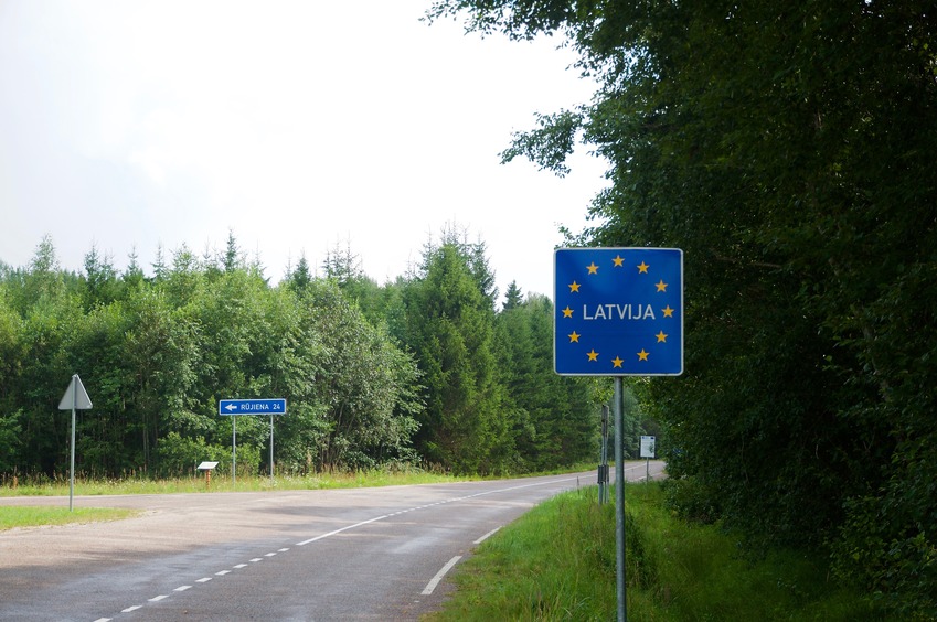 Crossing from Estonia into Latvia - less than 2 km north of the point