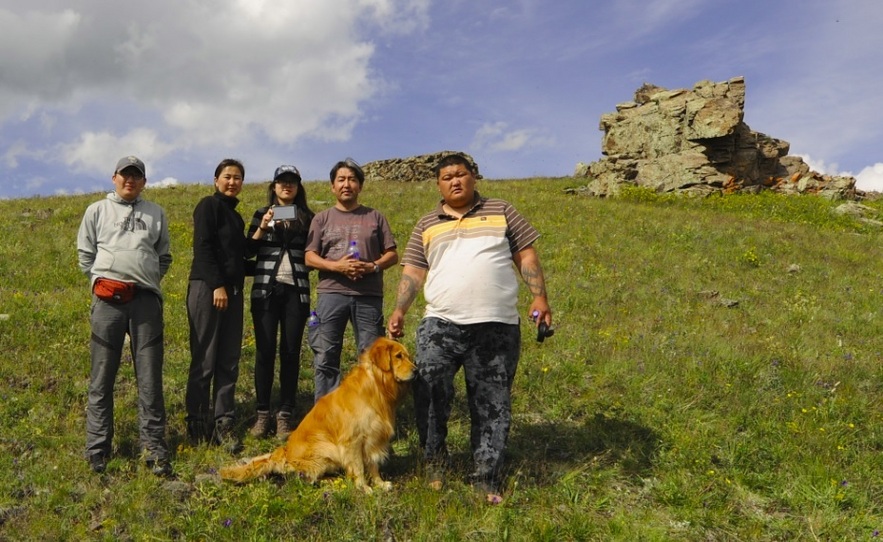 The team that visited  49°N 99°E point. From the left: Tumenbayar, Uurtsaikh, Khukhmaral, Bayar, Tselmeg and Kinu the golden retriever.
