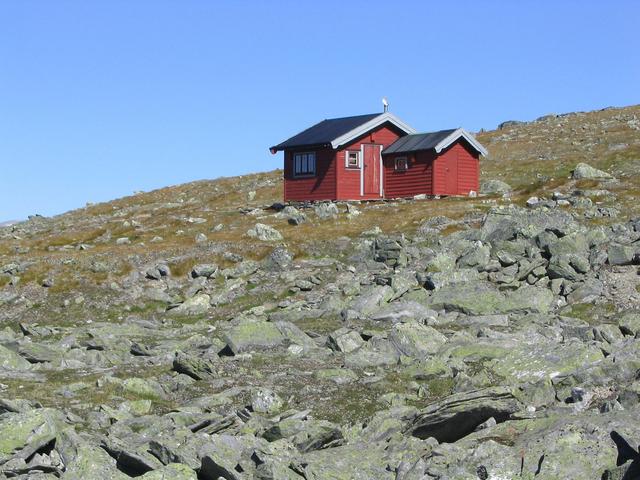 One of the huts at the east side of the lake