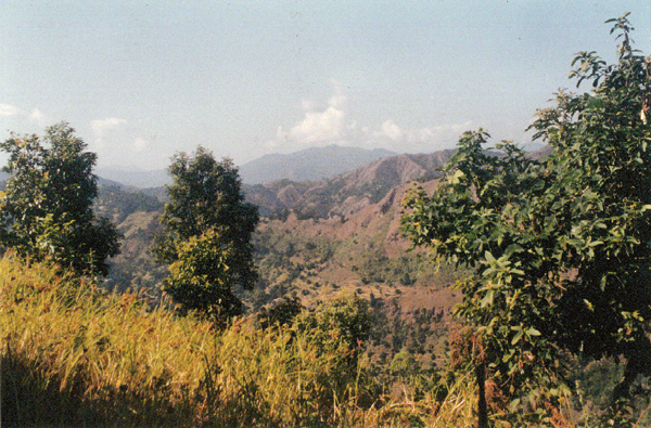 The area looking right of the mountains