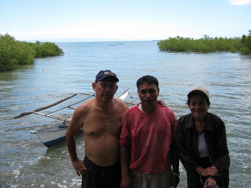 Rudy & Santah Fuentes Photo with Boatman Rolan