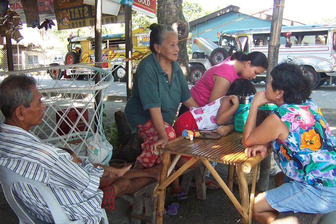 The Mariano Family, Lolo Recto, Lola Judith, daughter-in-law Minella & children at the roadside sari-sari store: they accomodated us while in the beachside.