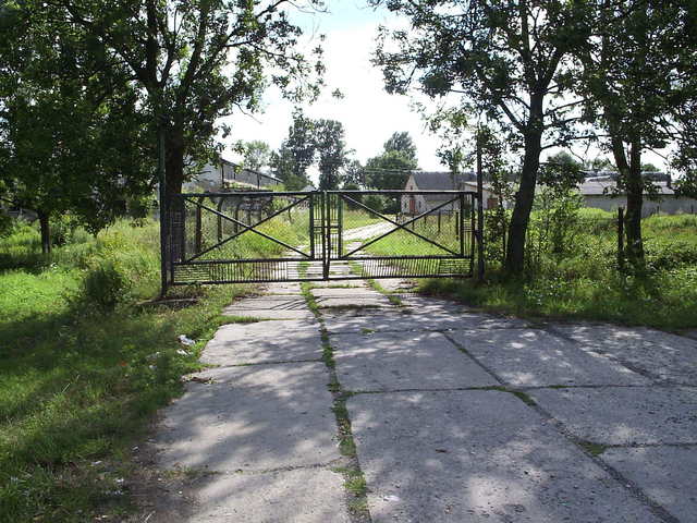 Brama wjazdowa PGR / farm gate