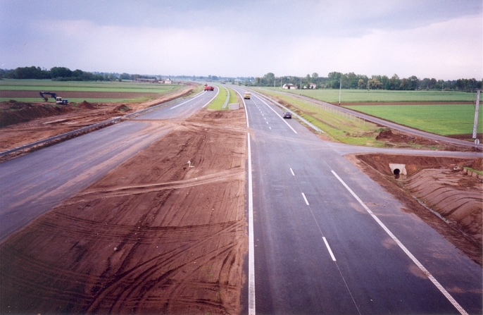 View towards SE from the bridge over A2 highway - ca.1 km from the confluence