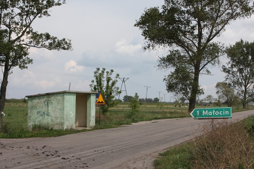 Signpost to Małocin - Drogowskaz do Małocina