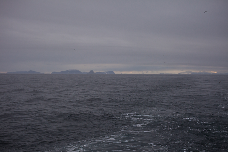 Overview towards SSE from a point 520 m north of confluence. Parry Islands to the left, confluence to the right