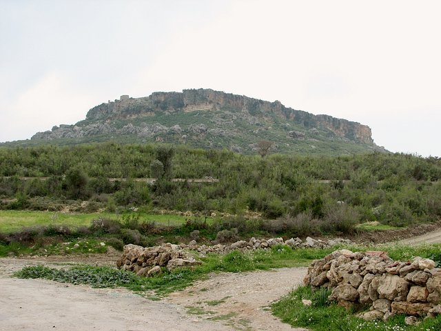 The impressive solitary mountain with some ruins of Silyon visible on top