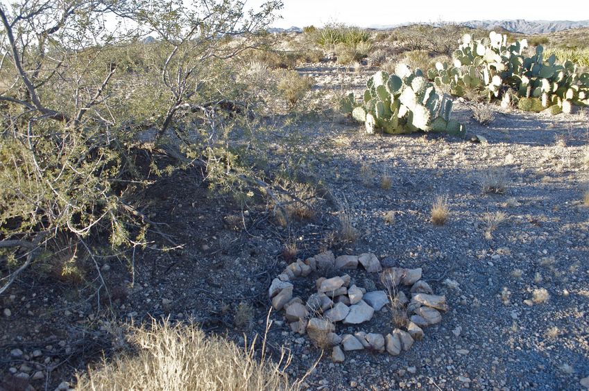 The confluence point lies in rocky desert terrain (a rock circle left by previous visitors marks the point)