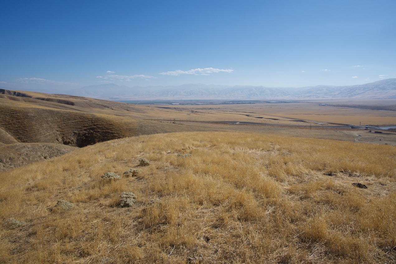 View East (over the California Aqueduct and Interstate 5, towards the southern end of California's Central Valley)
