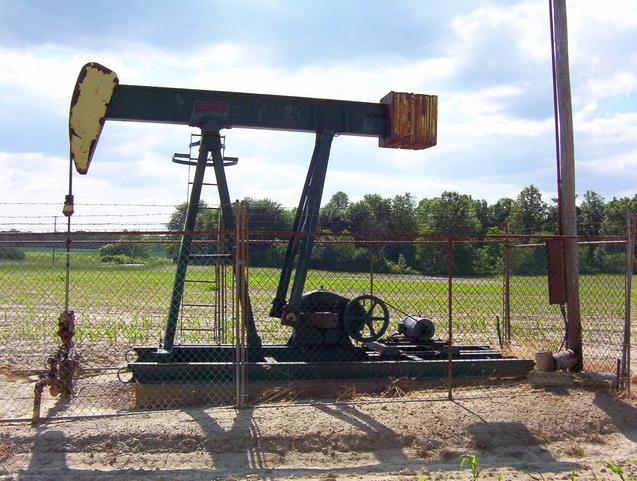 The oil well west of the confluence.