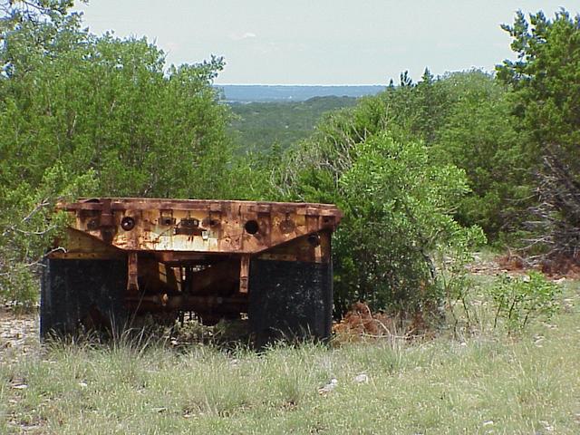 Rusting trailer parked about 10 meters north of the confluence