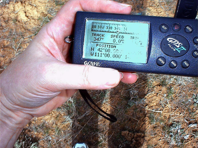 GPS at the confluence (GPS II does not do this very well).