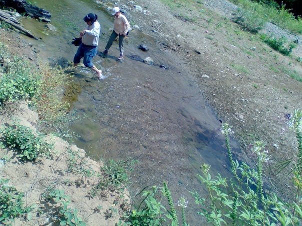 The small creek where everybody get wet / El Charquito que donde todos se mojaron