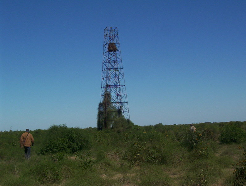 Torre IGM (Argentina) a 1200m de la confluencia. Tower IGM at 1200 mts from CP